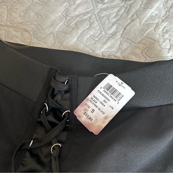🩷NWT WINDSOR BODYCON LITTLE BLACK SKIRT TIED DESIGN SIZE SMALL FALL TRENDING - Picture 2 of 5